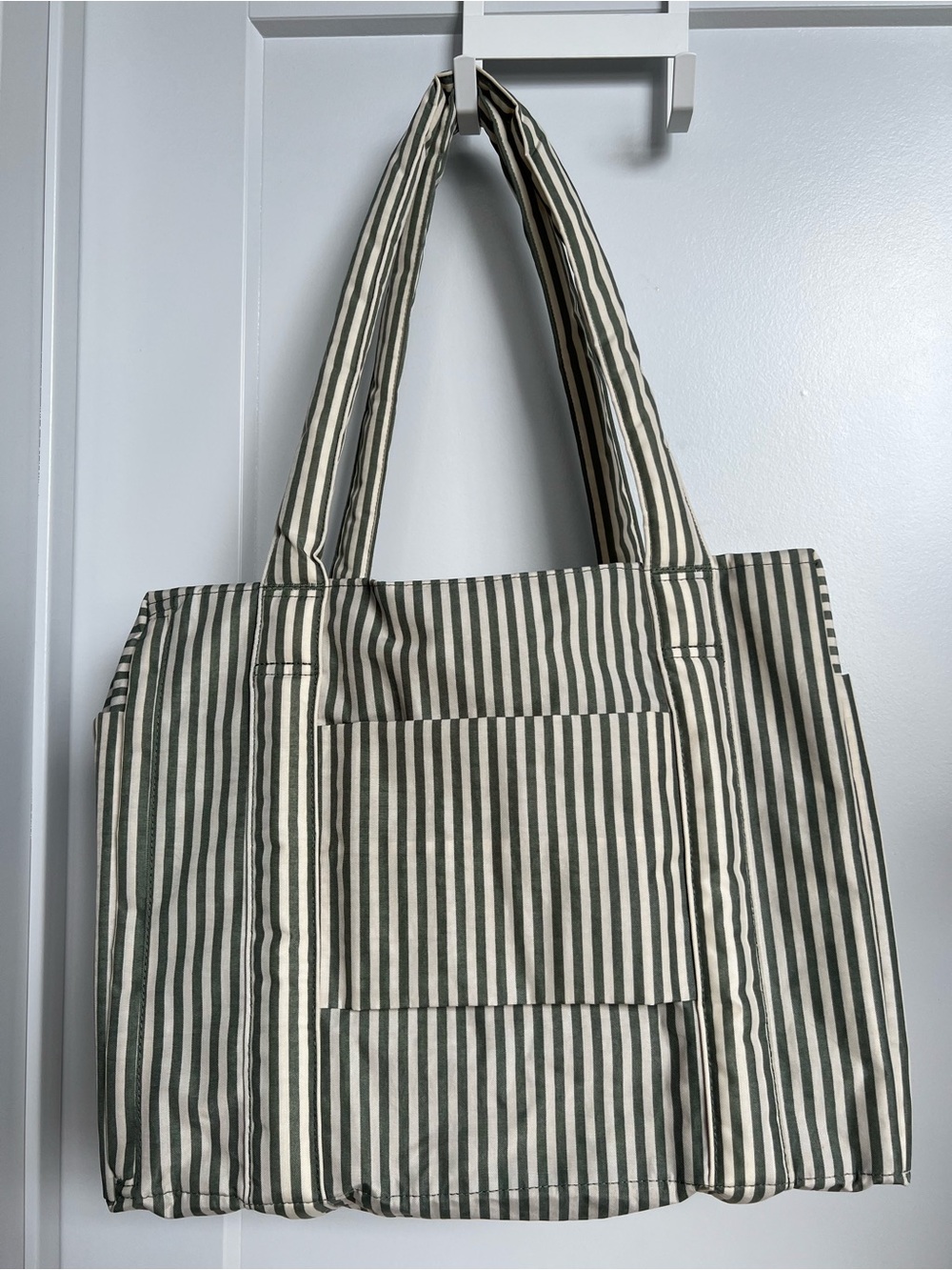 BAGGU Small Cloud Carry-On (Sage Stripe - Out of stock) - Picture 2 of 7